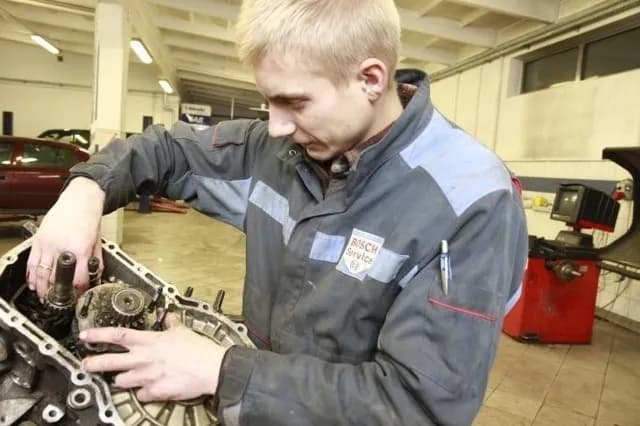 Jak spalić sprzęgło i uniknąć kosztownych napraw samochodu Jak spalić sprzęgło i uniknąć kosztownych napraw samochodu