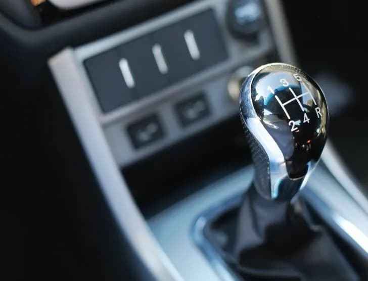 Jak hamować silnikiem bezpiecznie i skutecznie, unikając błędów Jak hamować silnikiem bezpiecznie i skutecznie, unikając błędów