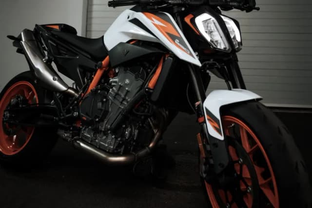 Wymiana oleju w motocyklu co 2 lata – czy to bezpieczne dla silnika? Wymiana oleju w motocyklu co 2 lata – czy to bezpieczne dla silnika?